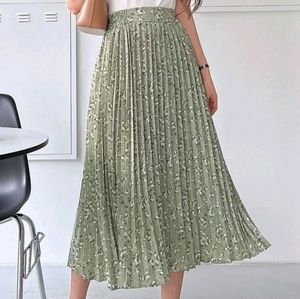 Dazy Green floral pleated midi skirt